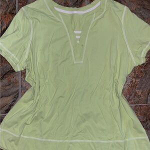 Women’s Lightweight Short Sleeve Top in Light Green